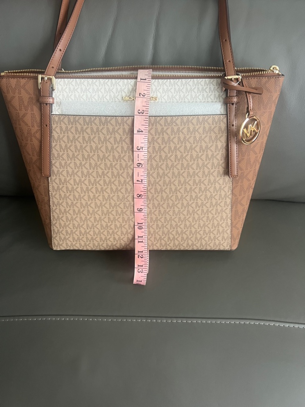 Michael Kors voyager Camel Brown Tote Bag with Gold Hardware - Picture 8 of 14